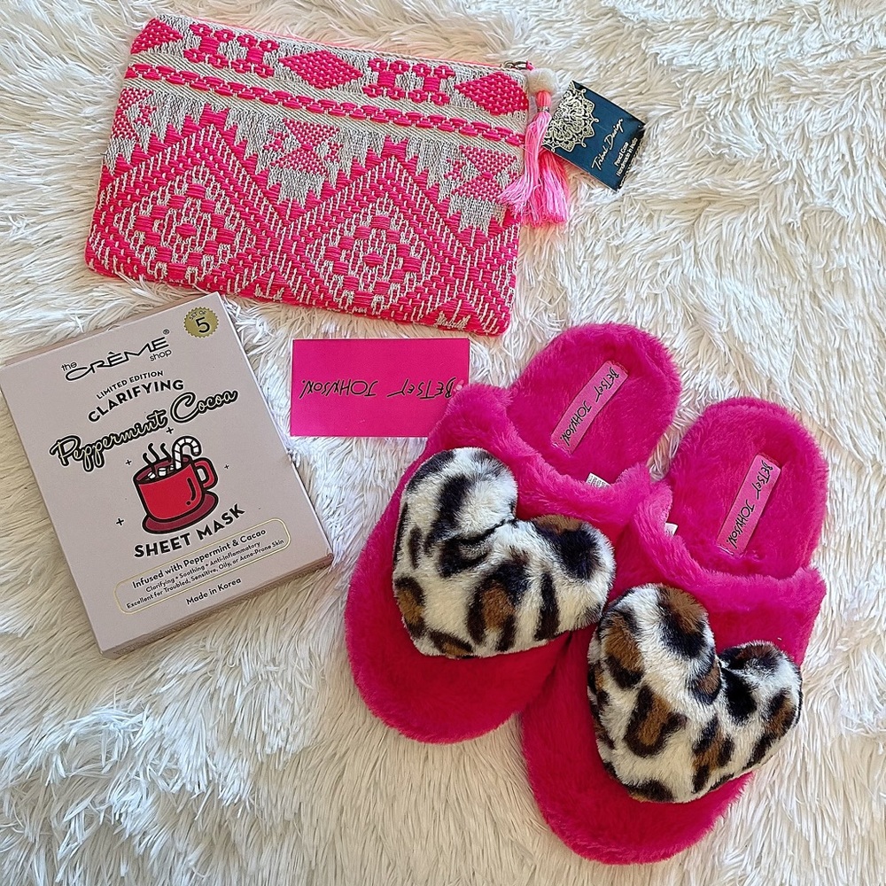 SOLD ⛔️⛔️size available 9/10)the pink color is sold out